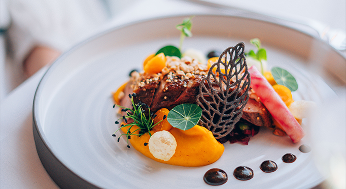 Essen auf Teller von Restaurant Empire
